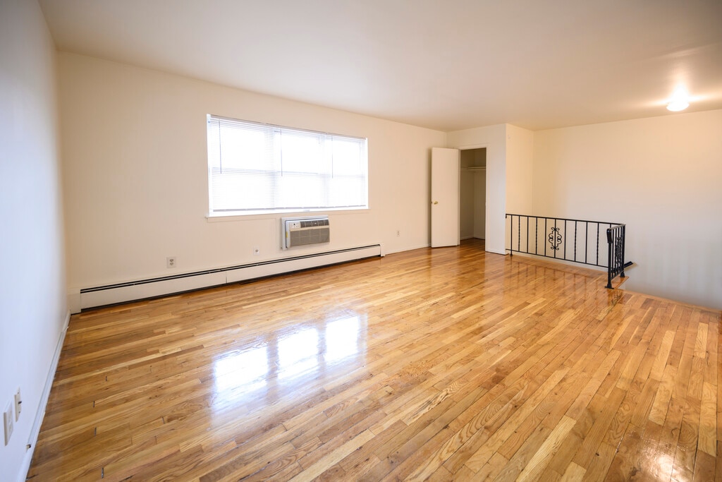 Essex Gardens Apartments in Hackensack, NJ