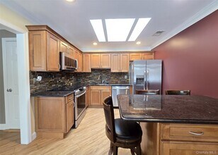 786 Hilltop Ct in Coram, NY - Building Photo - Building Photo