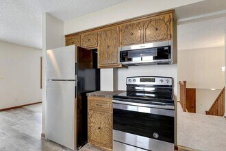 2350 Erin Ct in New Brighton, MN - Building Photo - Building Photo