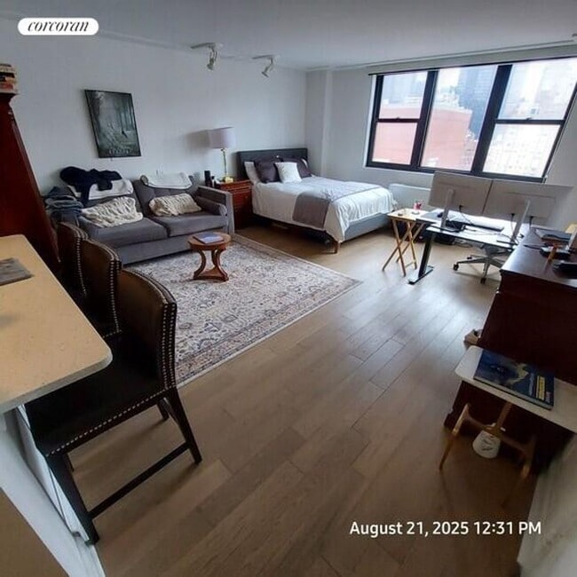 150 E 34th St