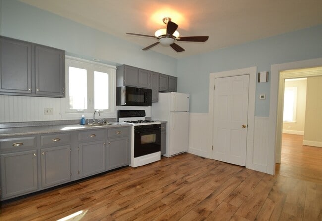 76 Brown St-Unit -1 in Waltham, MA - Building Photo - Building Photo