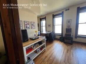 957 W Armitage Ave in Chicago, IL - Building Photo - Building Photo