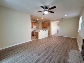 380 Groth Cir in Sacramento, CA - Building Photo - Building Photo