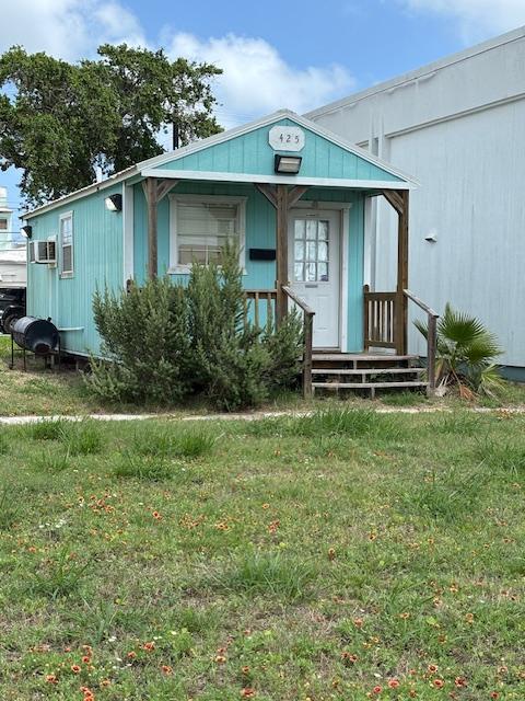 property at 425 S Houston St