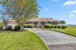 130 Leslie Dr in Hubert, NC - Building Photo