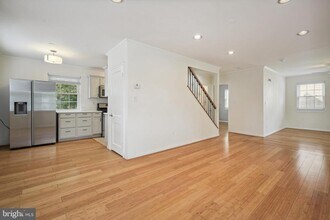 5817 Greentree Rd in Bethesda, MD - Building Photo - Building Photo