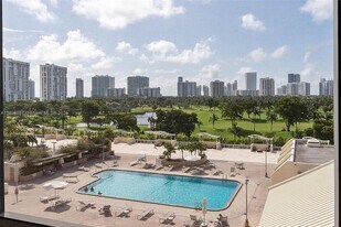 20301 W Country Club Dr in Aventura, FL - Building Photo