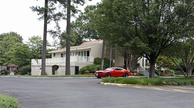 The Crossings at Bramblewood in Richmond, VA - Foto de edificio - Building Photo