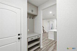 1941 Winston Way in Leander, TX - Foto de edificio - Building Photo