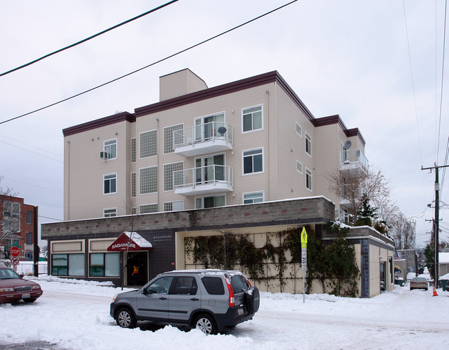 5200 Roosevelt Way NE in Seattle, WA - Foto de edificio - Building Photo