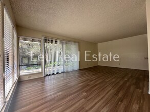 1025 Fulton Ave in Sacramento, CA - Building Photo - Building Photo