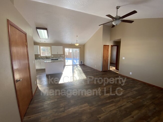 8920 Torrey Ln in Hayden, ID - Building Photo - Building Photo