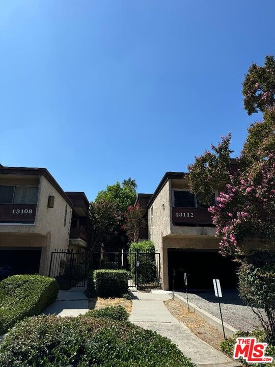 13112 Moorpark St-Unit -1 in Los Angeles, CA - Building Photo