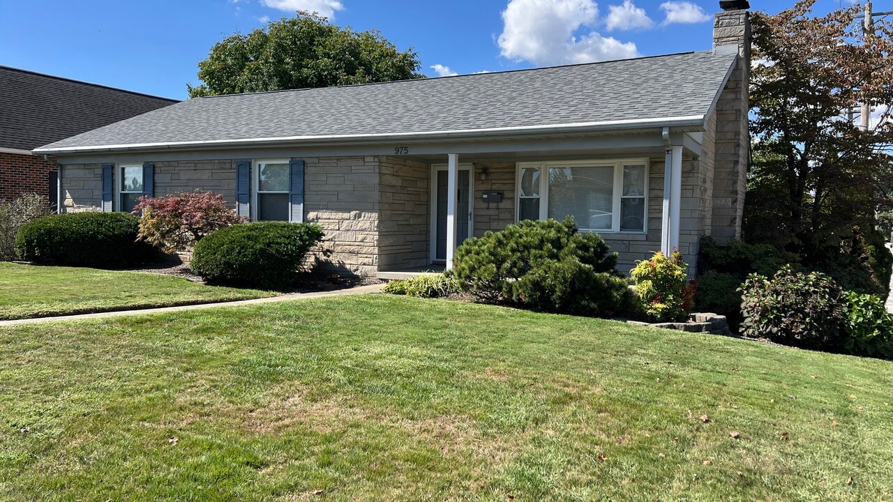 975 MacArthur St in Jasper, IN - Building Photo