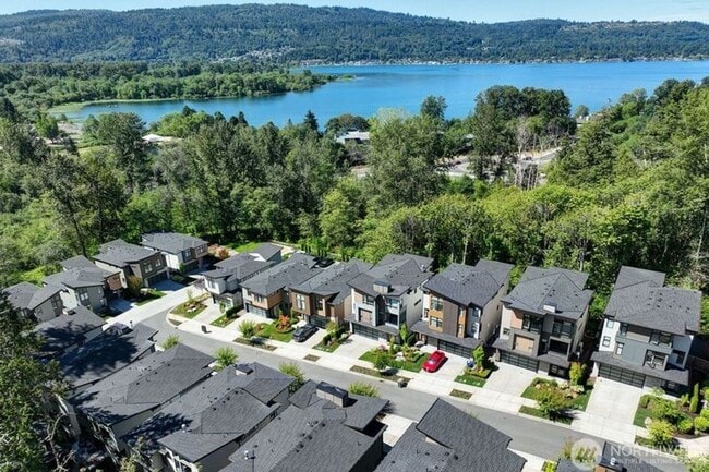 4262 216th Pl SE in Issaquah, WA - Building Photo - Building Photo