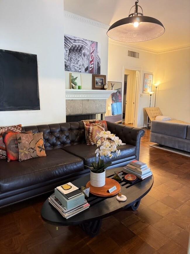 9080 Shoreham Dr in West Hollywood, CA - Building Photo - Building Photo