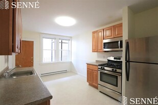 3 Quincy St, Unit 4 Apartamentos