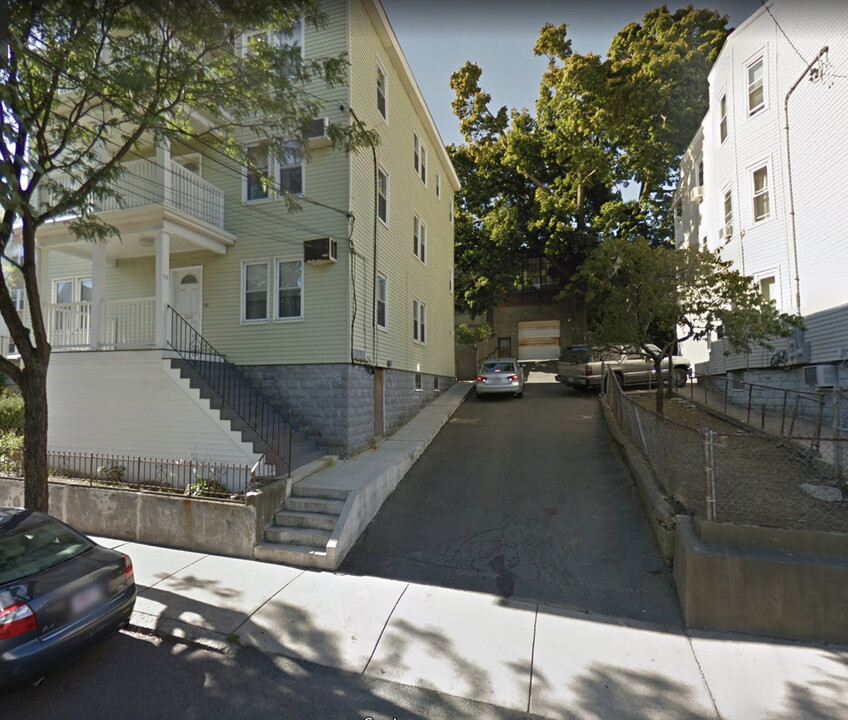 94 Heath St, Unit 3 in Somerville, MA - Foto de edificio