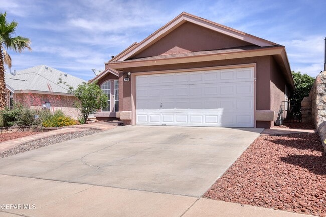 7449 Plaza Taurina Dr in El Paso, TX - Building Photo - Building Photo