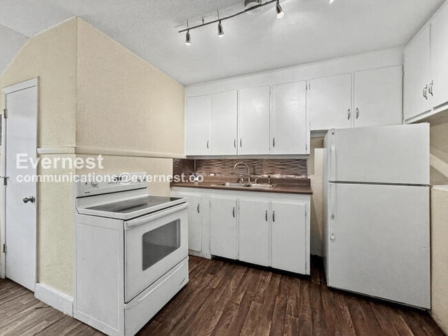 247 S Hazel Ct in Denver, CO - Building Photo - Building Photo