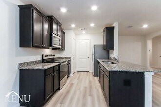 10474 Sweetwater Creek Dr in Cleveland, TX - Building Photo - Building Photo