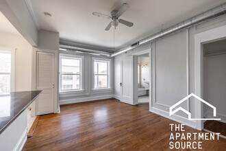 2712 N Milwaukee Ave in Chicago, IL - Building Photo - Building Photo