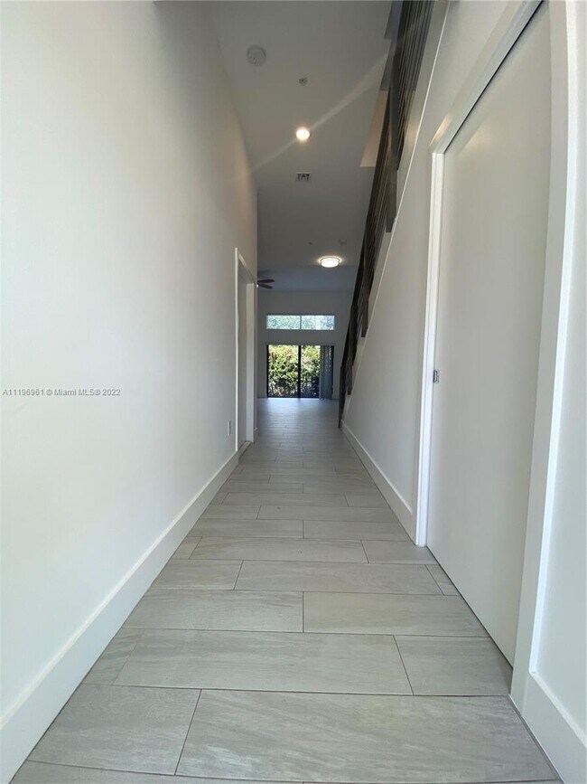 909 NW 45th Terrace-Unit -1701 in Plantation, FL - Building Photo - Building Photo