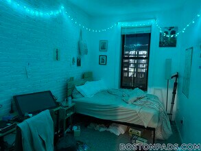 23 Cortes St, Unit 10 in Boston, MA - Foto de edificio - Building Photo