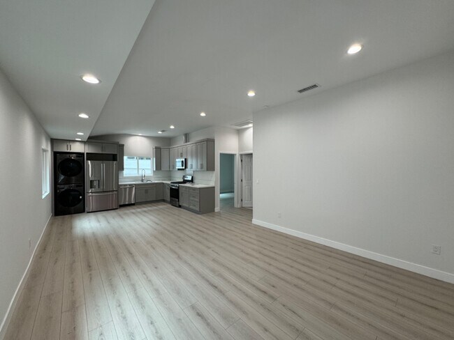 1207 N Kingsley Dr in Los Angeles, CA - Building Photo - Building Photo