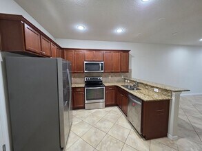 1069 Normandie Way in Vero Beach, FL - Building Photo - Building Photo