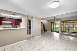 5864 SW 8th Pl in Gainesville, FL - Building Photo