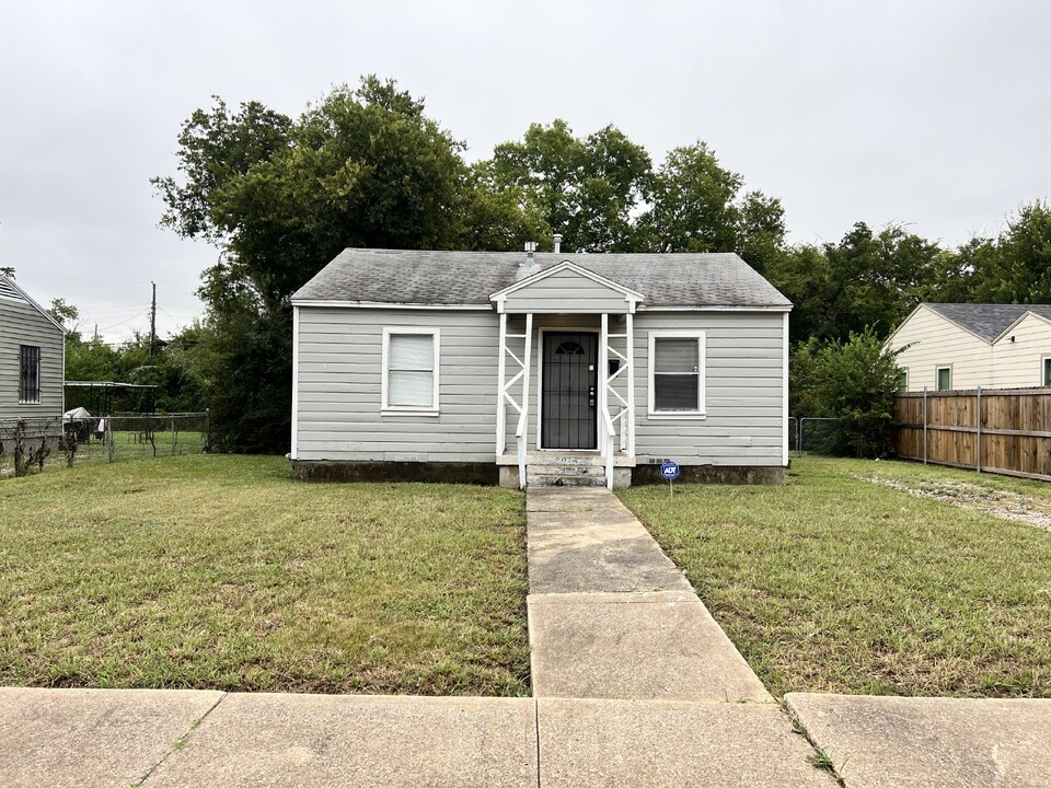 2918 Bardwell Ave in Dallas, TX - Building Photo