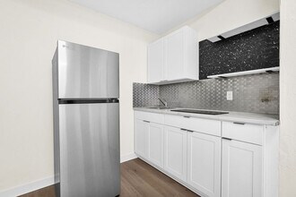 47 NW 45th Ave, Unit 2 in Miami, FL - Foto de edificio - Building Photo