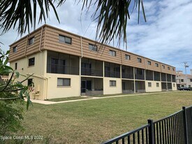 7101 Ridgewood Ave in Cape Canaveral, FL - Building Photo