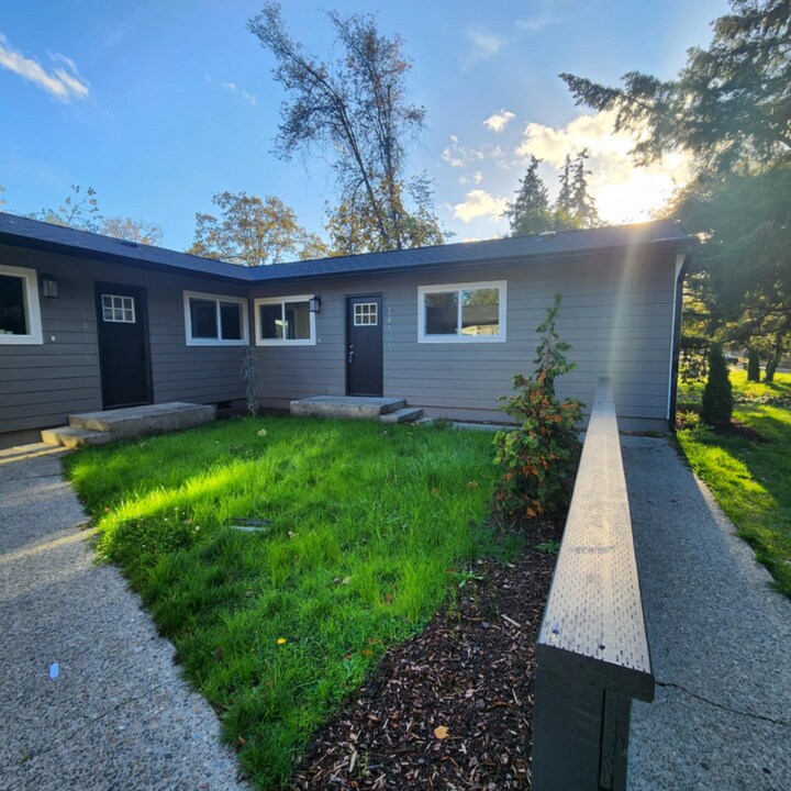 14505 Woodlawn St SW-Unit -14505 in Lakewood, WA - Foto de edificio