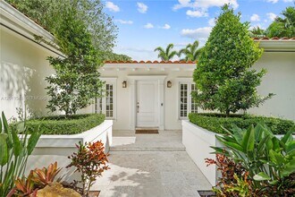 1111 Placetas Ave in Coral Gables, FL - Building Photo - Building Photo