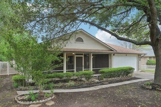 1300 Leah Ln in Round Rock, TX - Building Photo - Building Photo