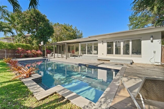 property at 18 Samana Dr
