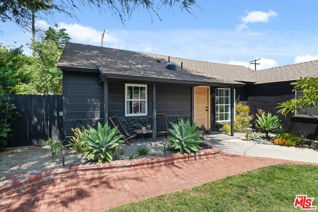 7339 Lasaine Ave in Los Angeles, CA - Building Photo