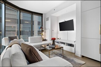 55 Lagrange St, Unit 3A in Boston, MA - Foto de edificio - Building Photo