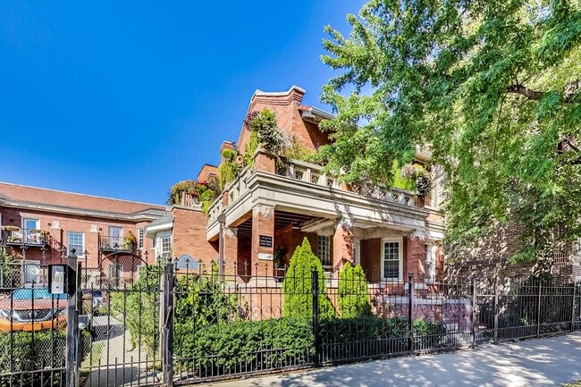 2950 W Palmer St in Chicago, IL - Building Photo - Building Photo