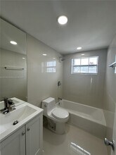 525 Meridian Ave in Miami Beach, FL - Building Photo - Building Photo
