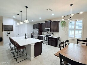 2852 Royal Gardens Ave in Ft. Myers, FL - Building Photo - Building Photo