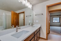 Parkwood Lake Apartments photo'