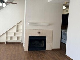 2300 Bamboo Dr in Arlington, TX - Building Photo