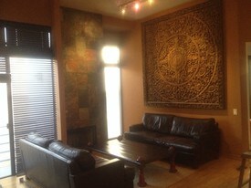 5151 Balboa Blvd, Unit 306 in Los Angeles, CA - Building Photo