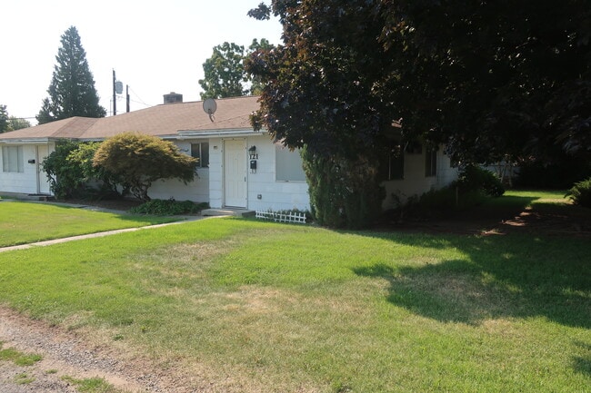 property at 121 N Miller St