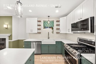812 W Waveland Ave in Chicago, IL - Building Photo - Building Photo