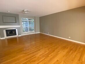 15 Oak Creek Ct in North Aurora, IL - Building Photo - Building Photo