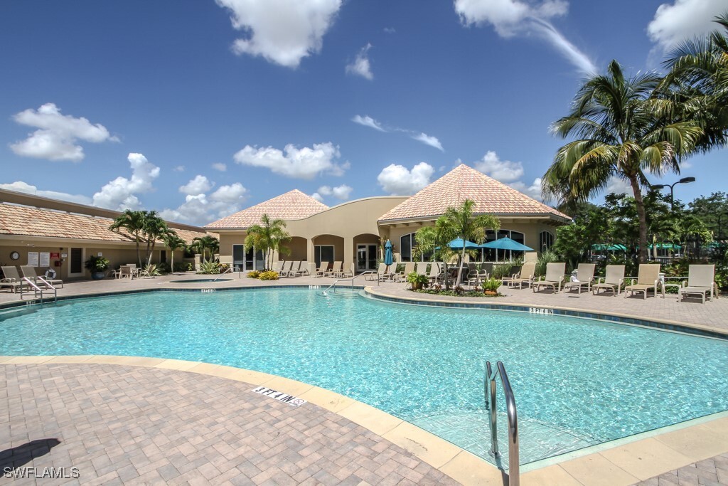 13030 Amberley Ct in Bonita Springs, FL - Building Photo